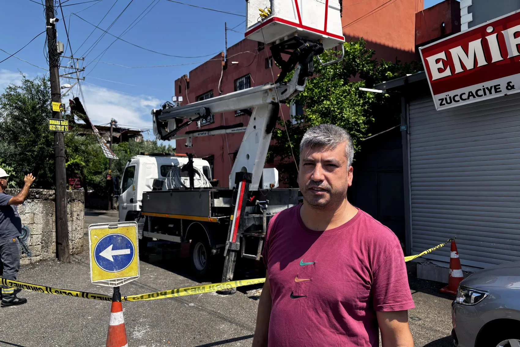 Adana'da aniden bastıran sağanak hayatı felç etti