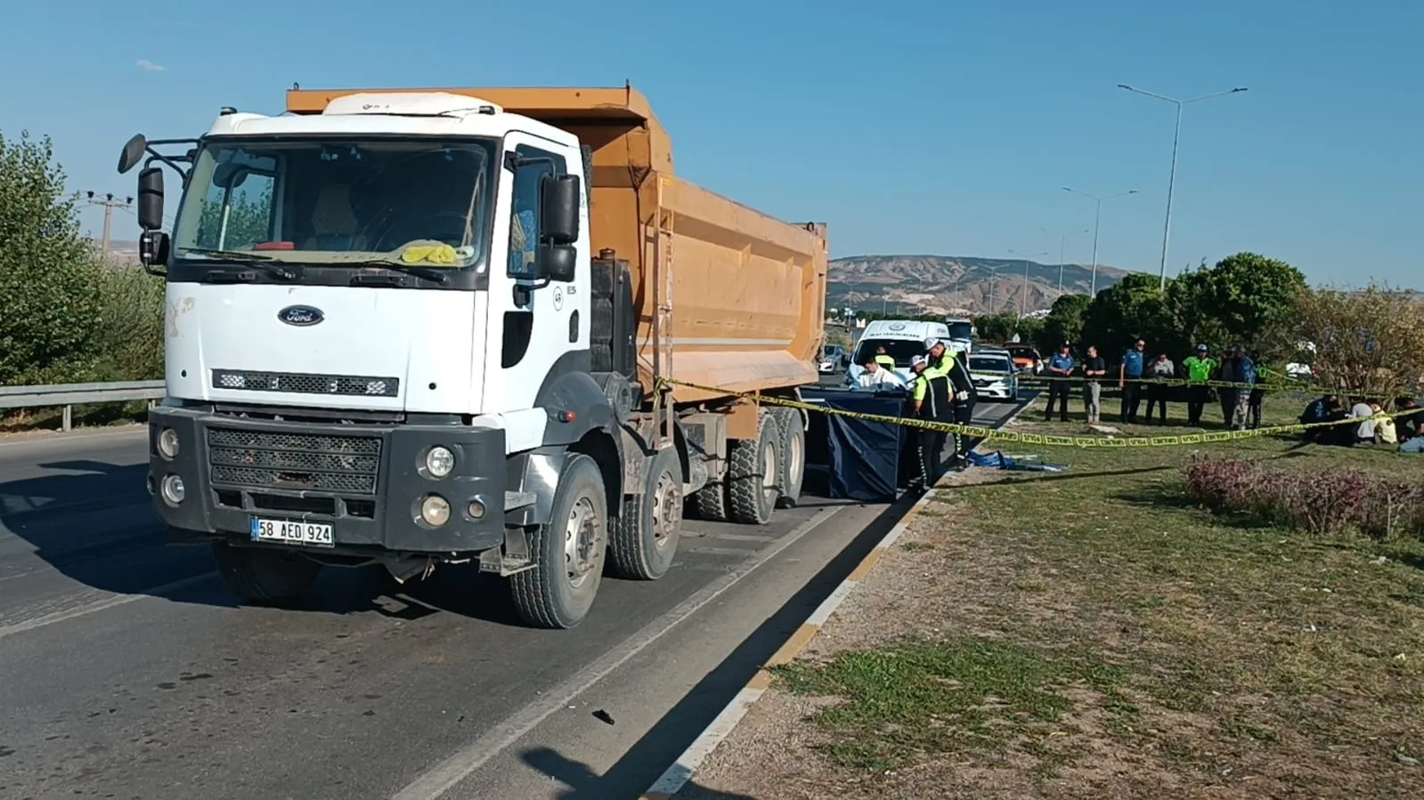 Sivas'ta motosiklet kamyona arkadan çarptı, 19 yaşındaki sürücü öldü