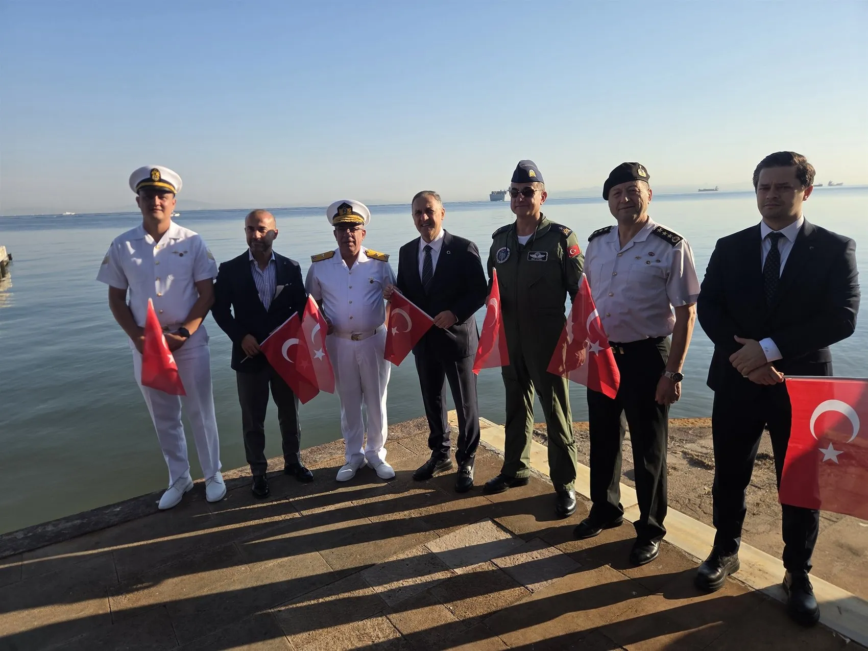 TCG Anadolu Yalova kıyılarında gövde gösterisi yaptı