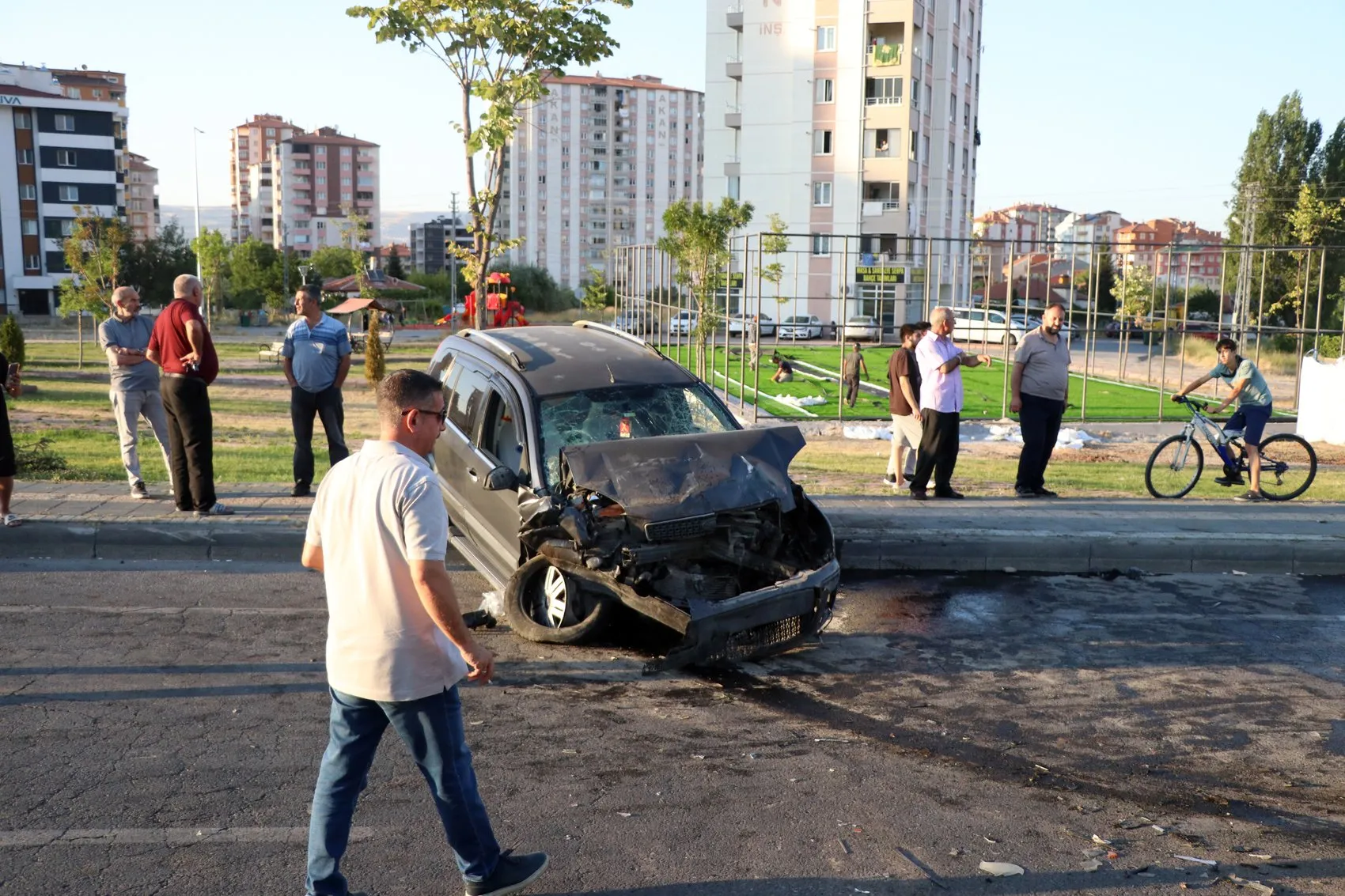 Kayseri'de kontrolden çıkan otomobil karşı şeritteki minibüse çarptı
