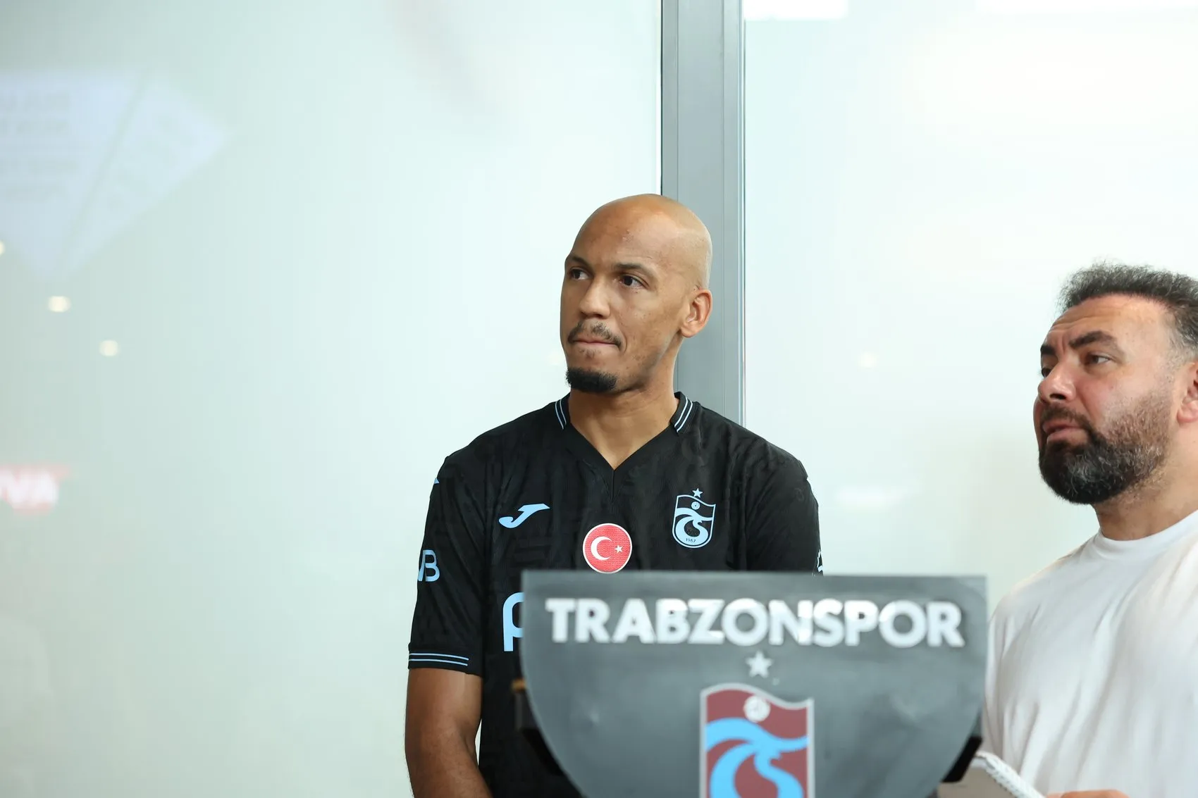 Fabinho Trabzon'da, taraftar havalimanında coşkuyla karşıladı