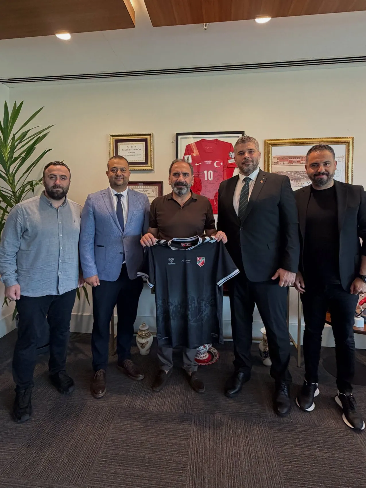 Karşıyaka yönetimi Erol Zöngür için Ankara yolunu tuttu