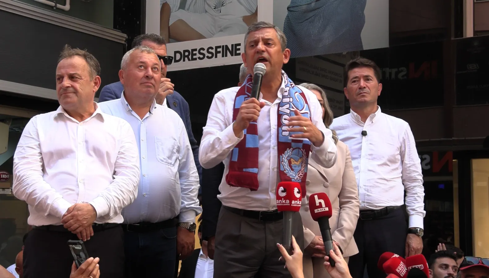 Özgür Özel Trabzon sokaklarında iktidar mesajı verdi