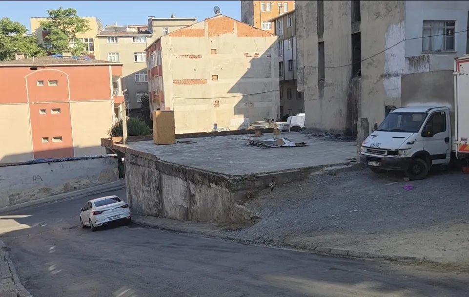 Esenler'de parkta bulunan genç kız polise direndi