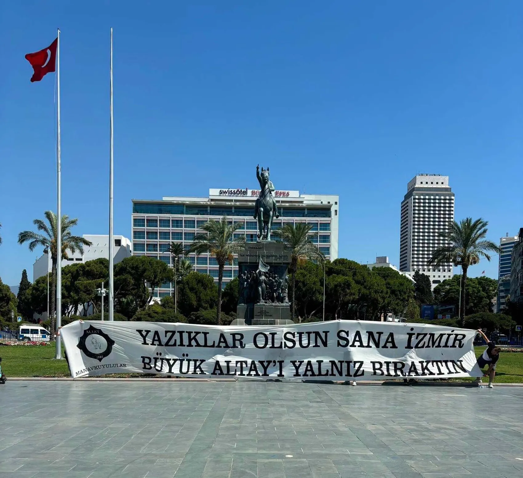 Altay taraftarından İzmir’e sitemli pankartlı çağrı