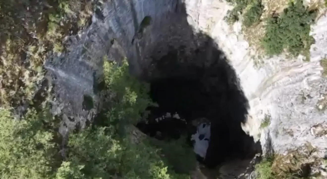 Bartın’daki devasa yeraltı şelalesi dronla görüntülendi