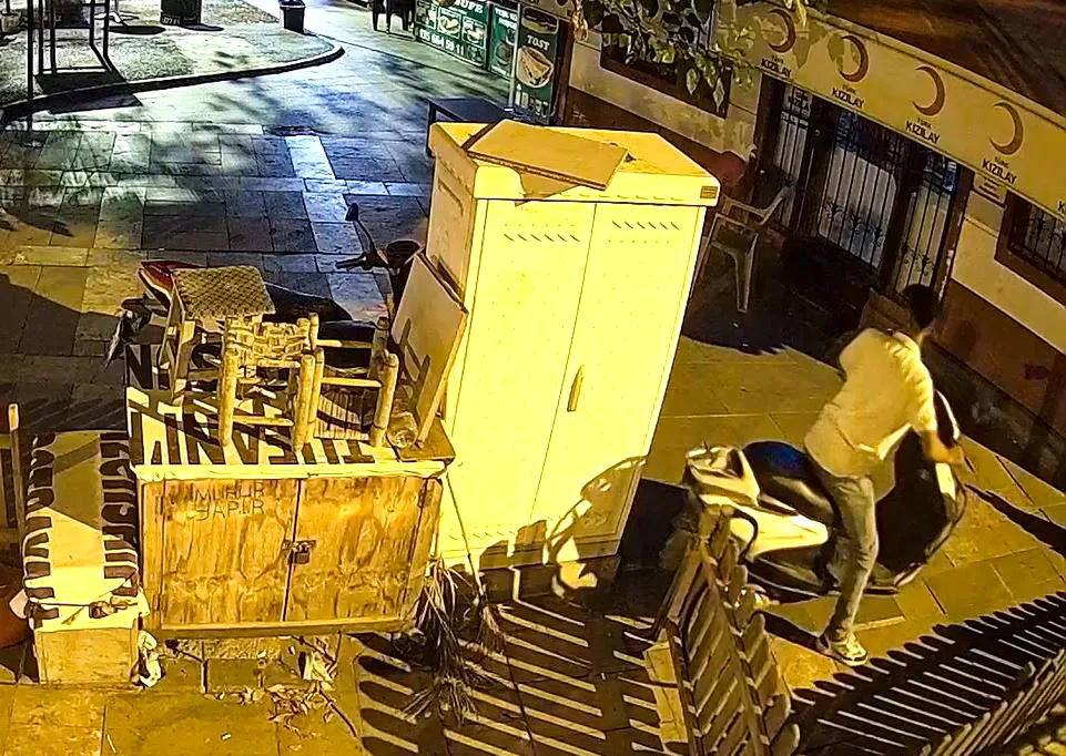 Adana'da alkollü hırsızın motosiklet macerası karakolda bitti