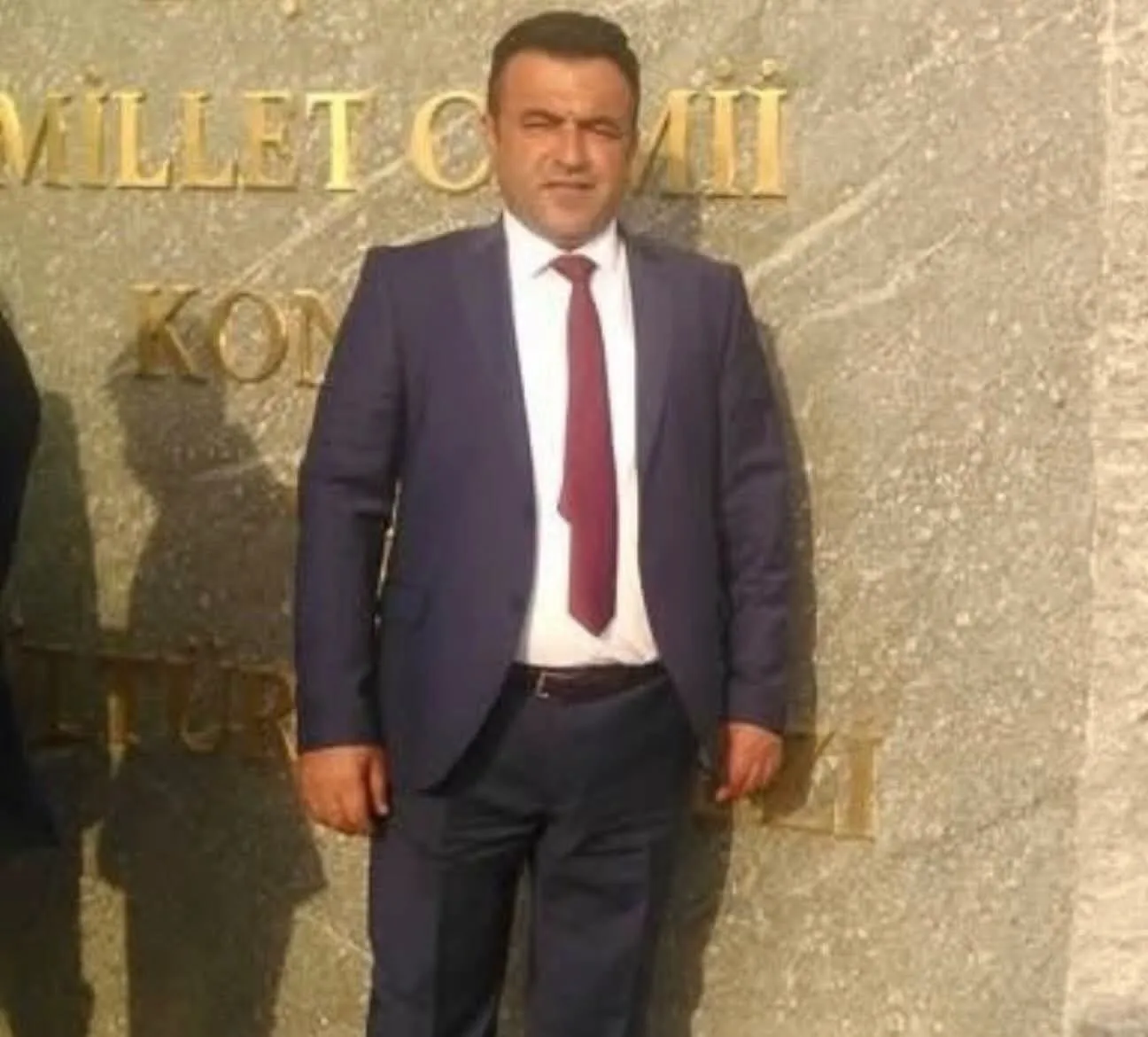 Kozan'da traktör kazası geçiren mahalle muhtarı yaşam mücadelesi veriyor