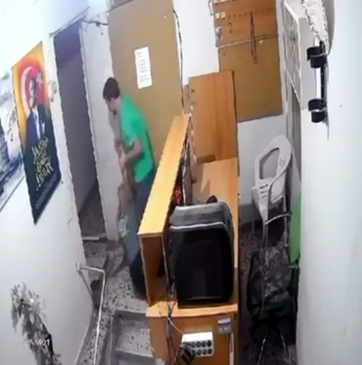 Adana'da kadına şiddet uygulayan şahıs kamera görüntüleriyle yakalandı