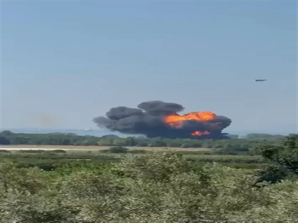 Yalova'da düşen F-16 savaş uçağının kaza anı görüntülendi