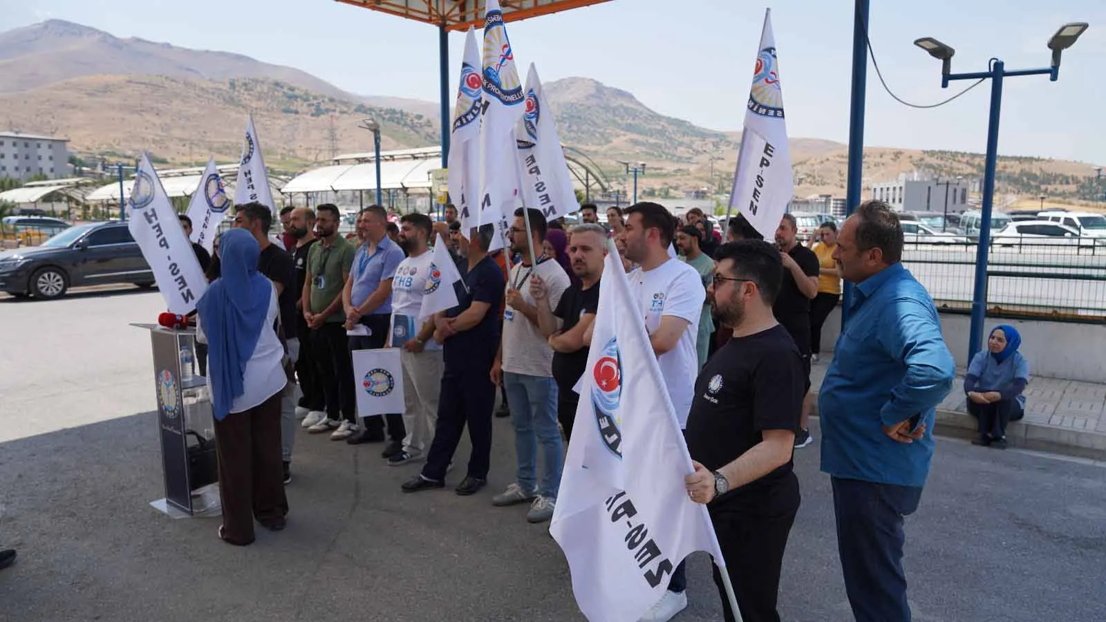 Sağlık çalışanları tükendi Personel eksikliği ve yetersiz ödeme isyanı