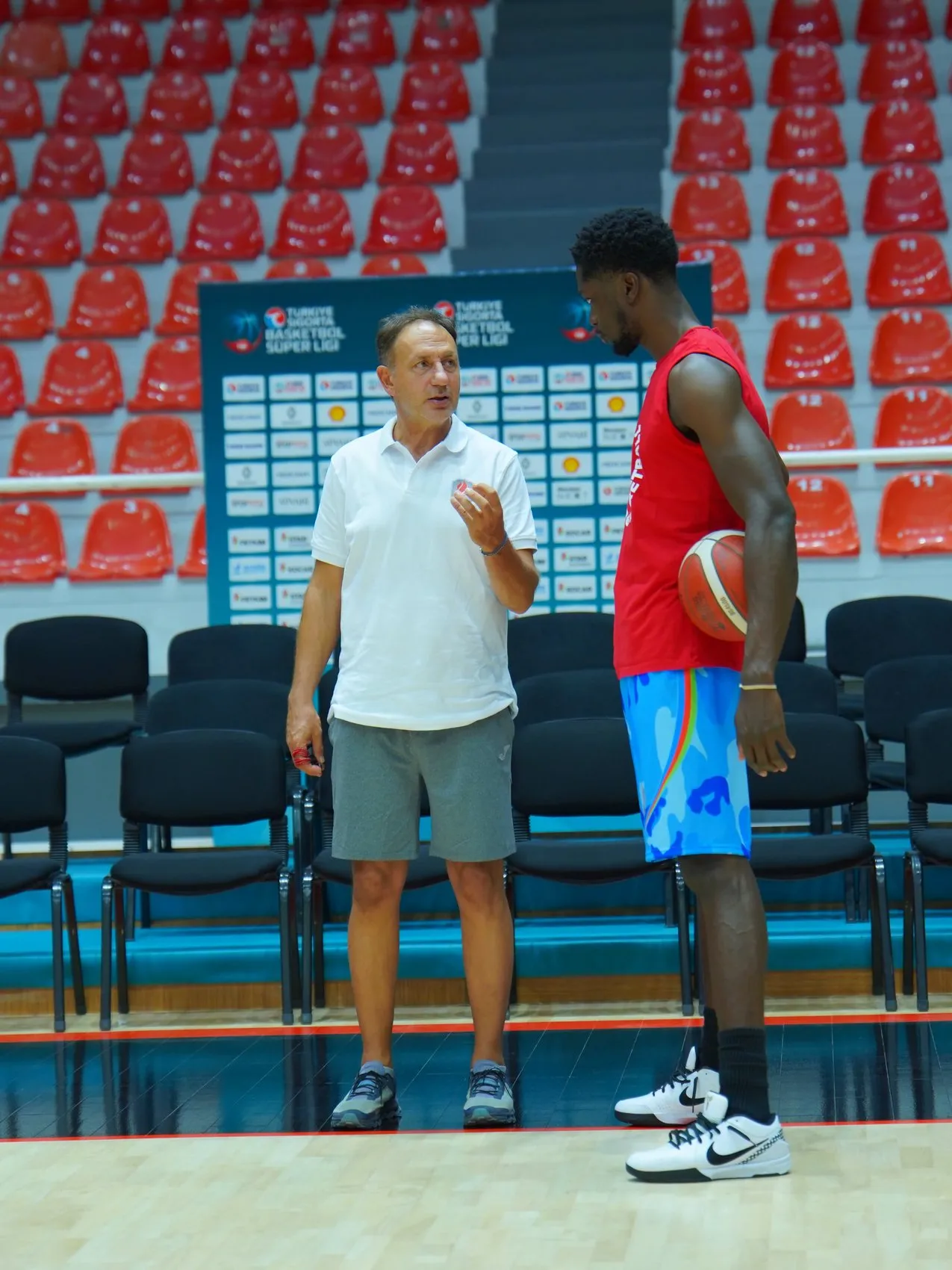Petkimspor yeni sezon için mesaiye başladı