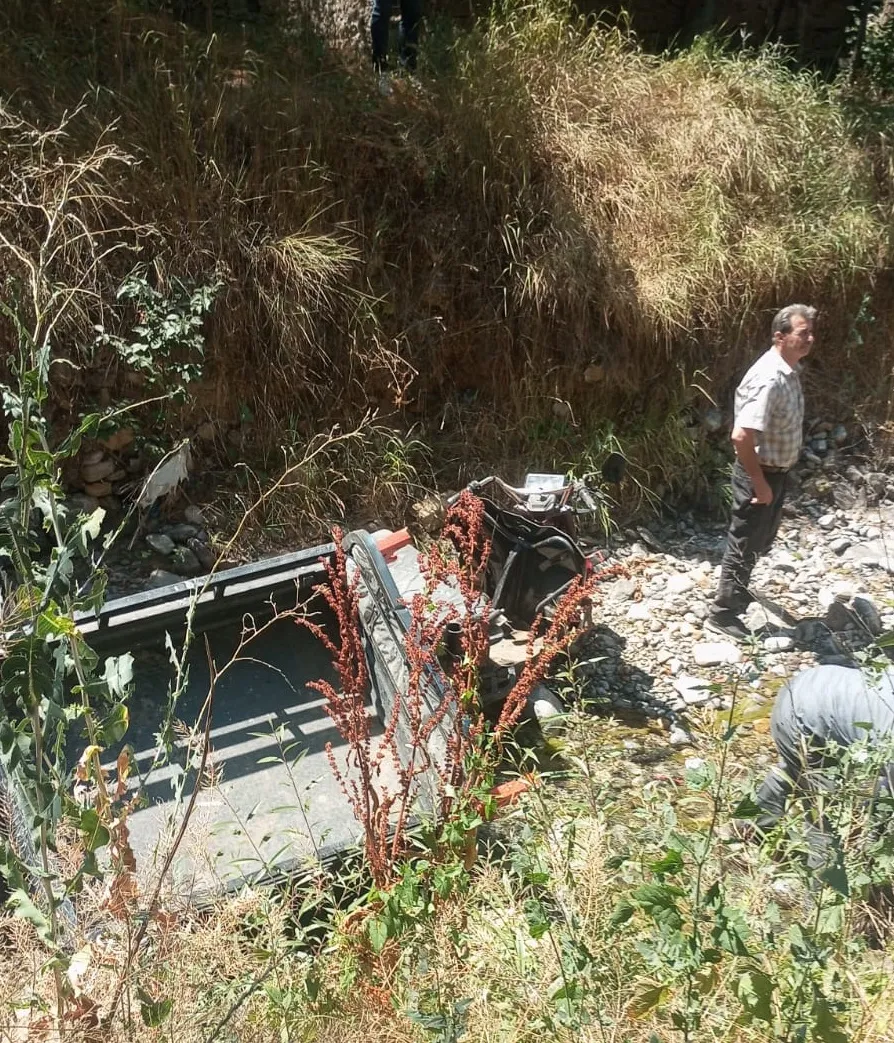 Kayseri'de dede ve iki torununu taşıyan araç dereye uçtu