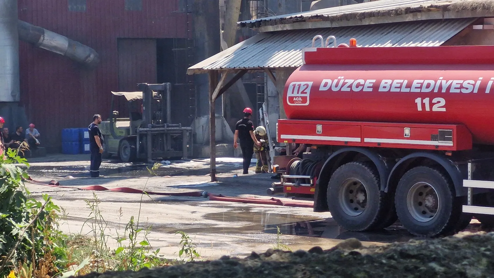 Düzce'de kereste fabrikasında korkutan yangın