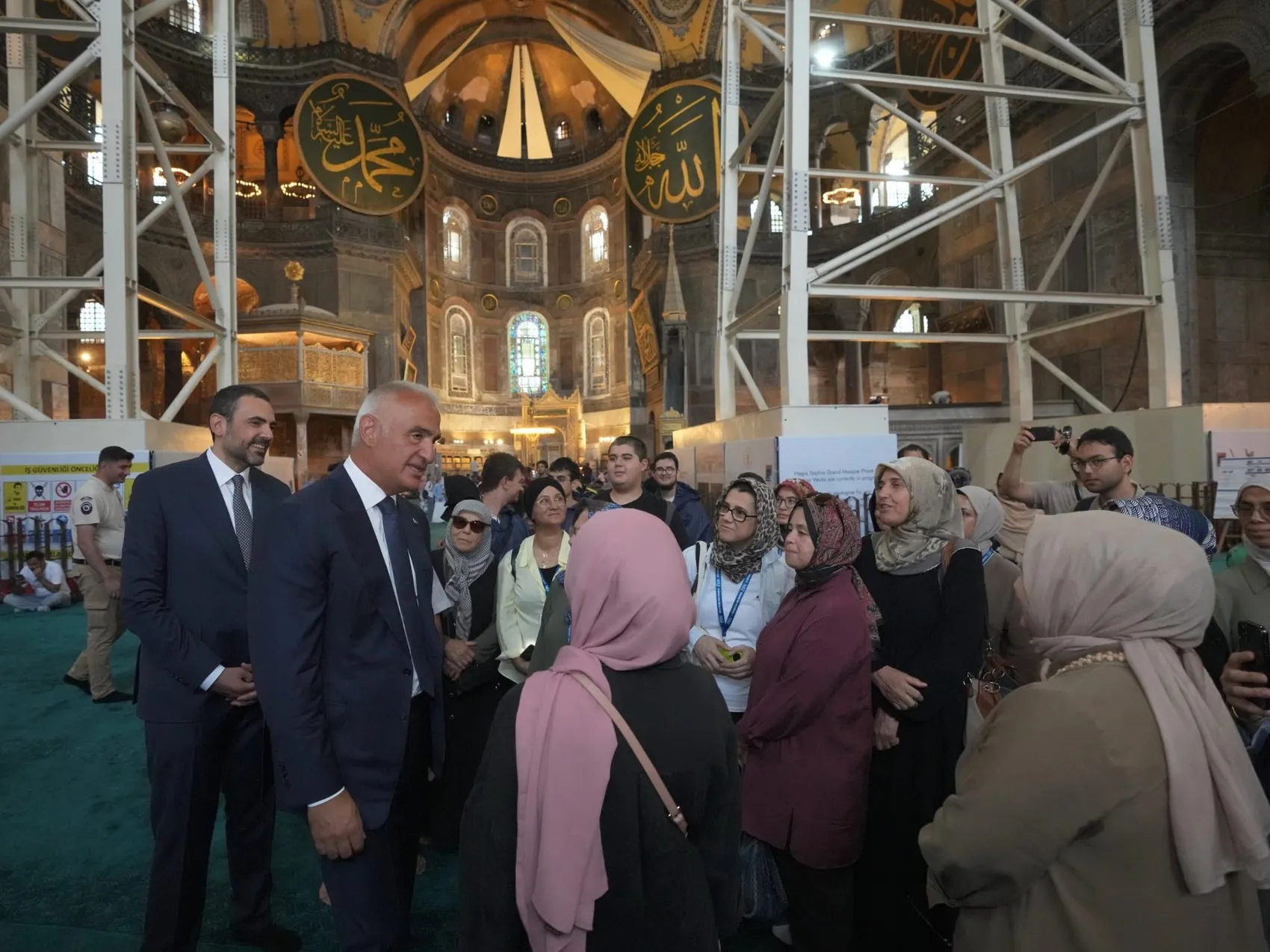 Bakan Ersoy Ayasofya'da Yürütülen Restorasyonun Kalbine İndi Kubbe Dışarıdan Güçlendirilecek