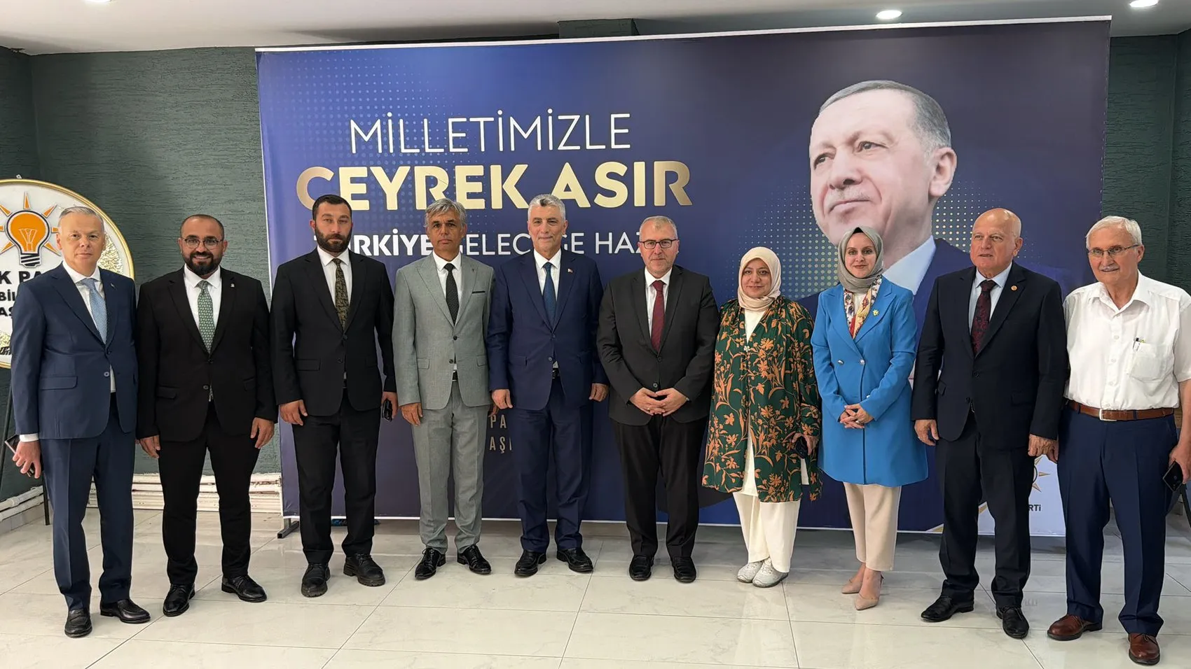Ticaret Bakanı Bolat Bilecik'te esnaf kredi desteklerini açıkladı