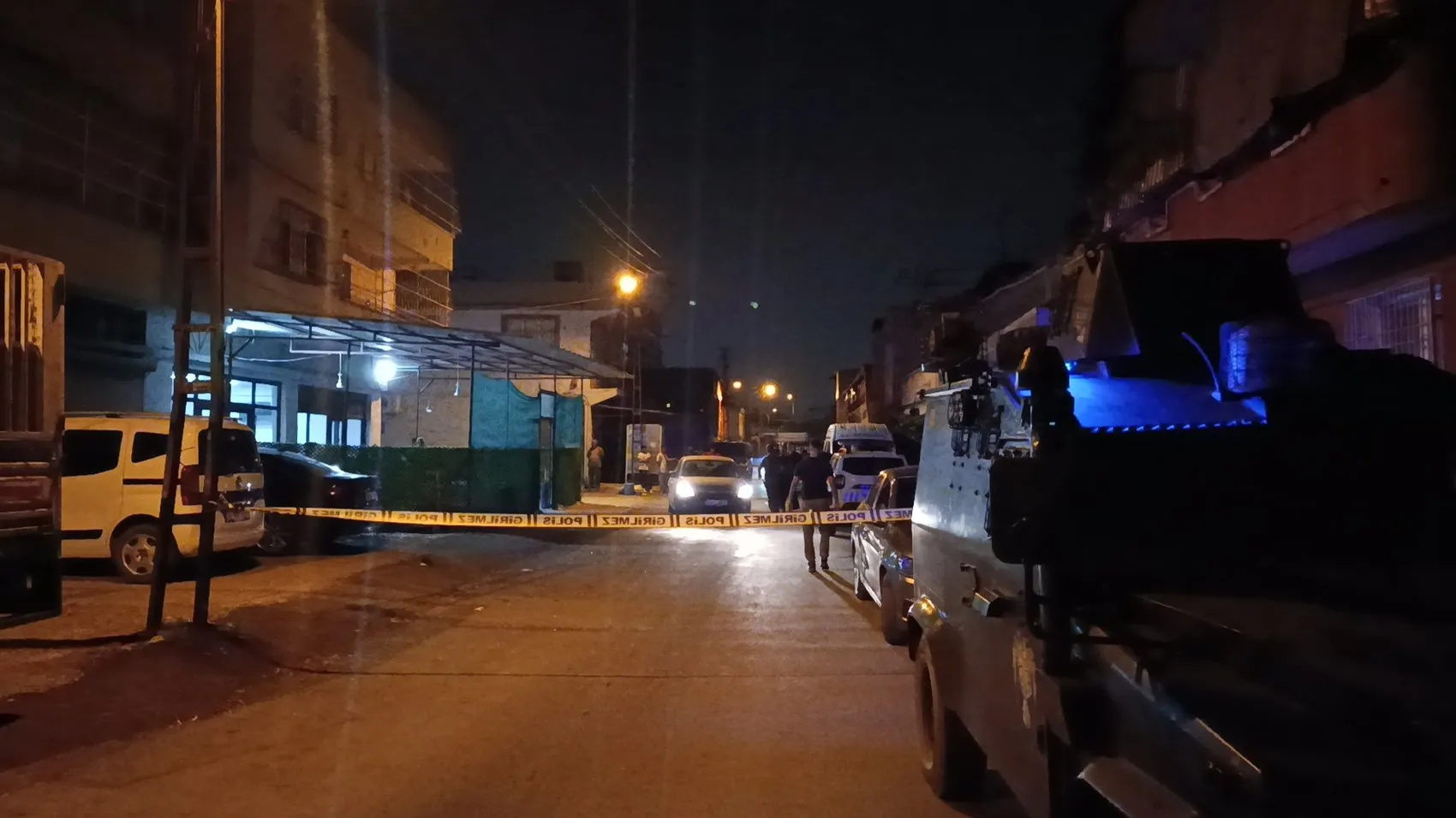 Adana'da gece vakti kahvehaneye silahlı baskın