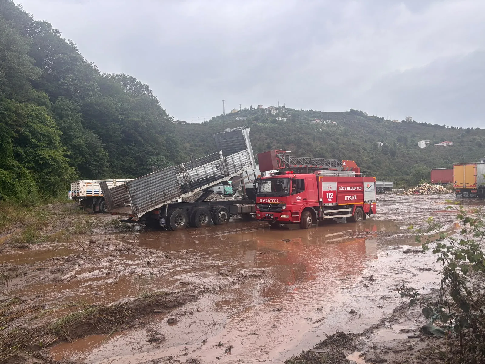 Giresun'da sel suları çekildi iki kişi aranıyor