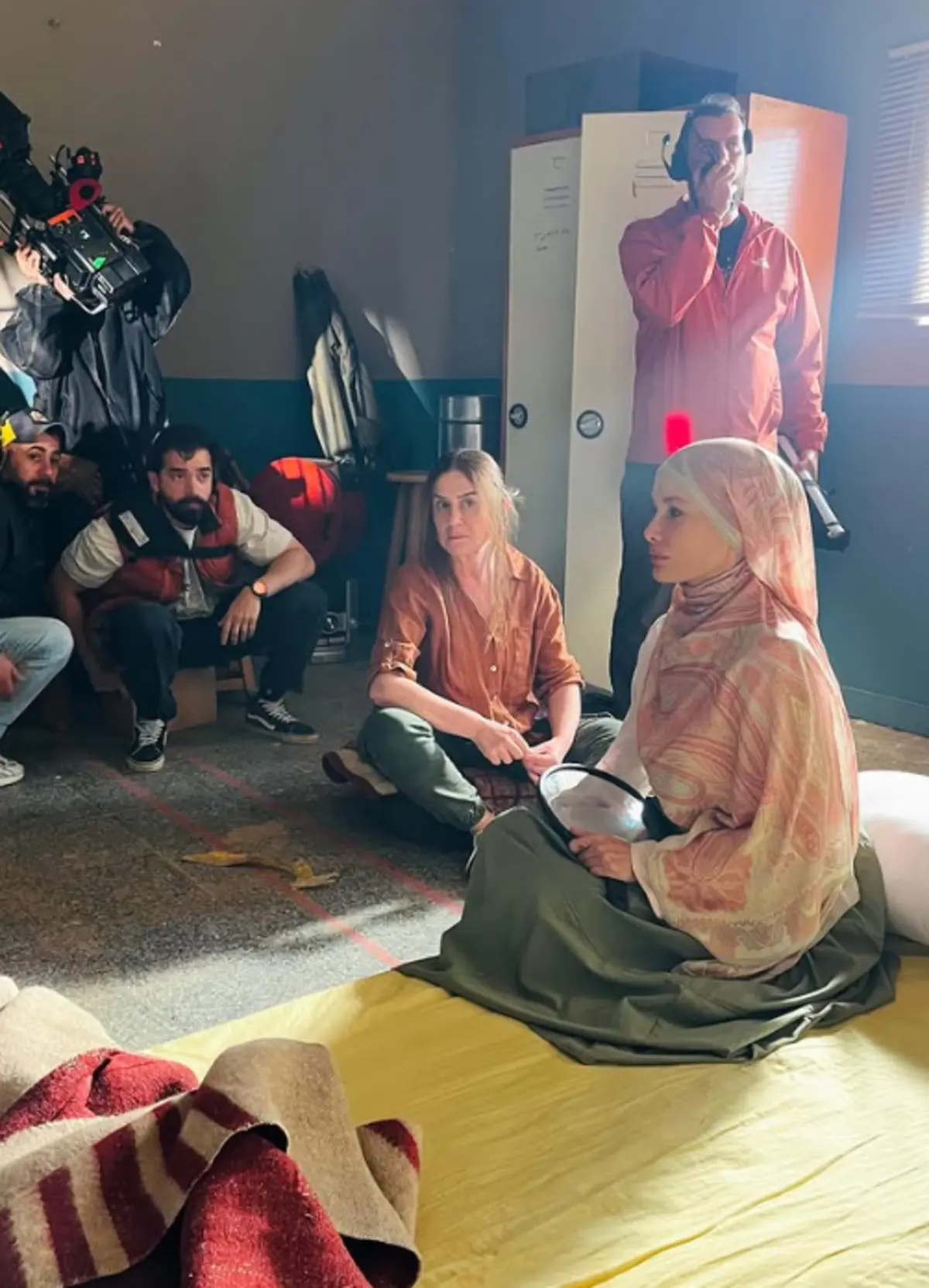 Gamze Özçelik Operasyon Alesta ile ekrana dönüyor! Setten ilk görüntüler paylaşıldı 5