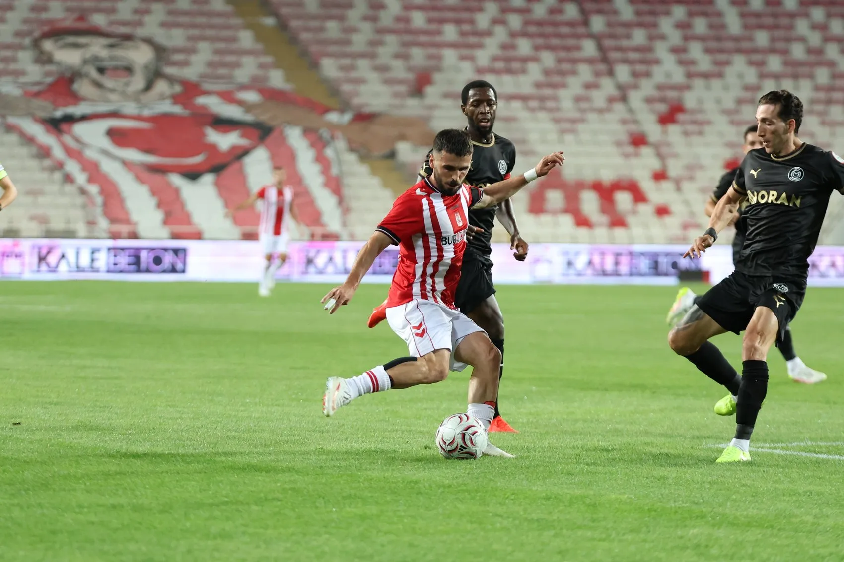Manaj'dan iki gol, Sivasspor'a bir puan