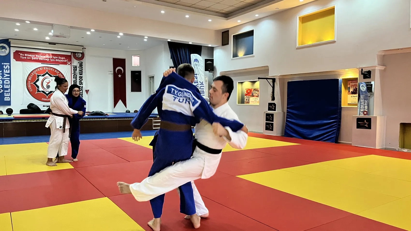 Minderin altın çocuğu Ahmet dünya zirvesine çıktı