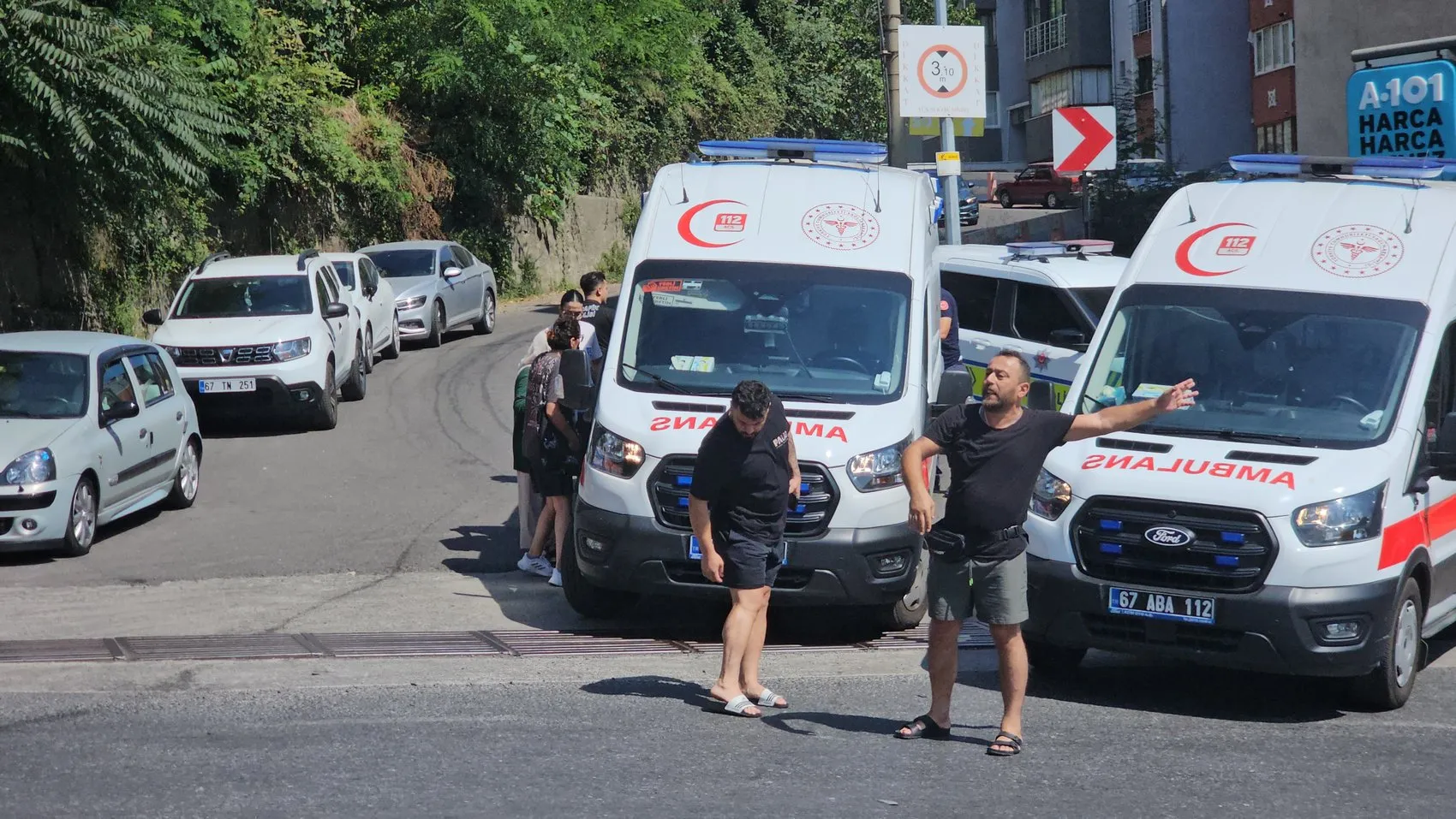 Zonguldak Kilimli yolunda halk otobüsü ile otomobil çarpıştı