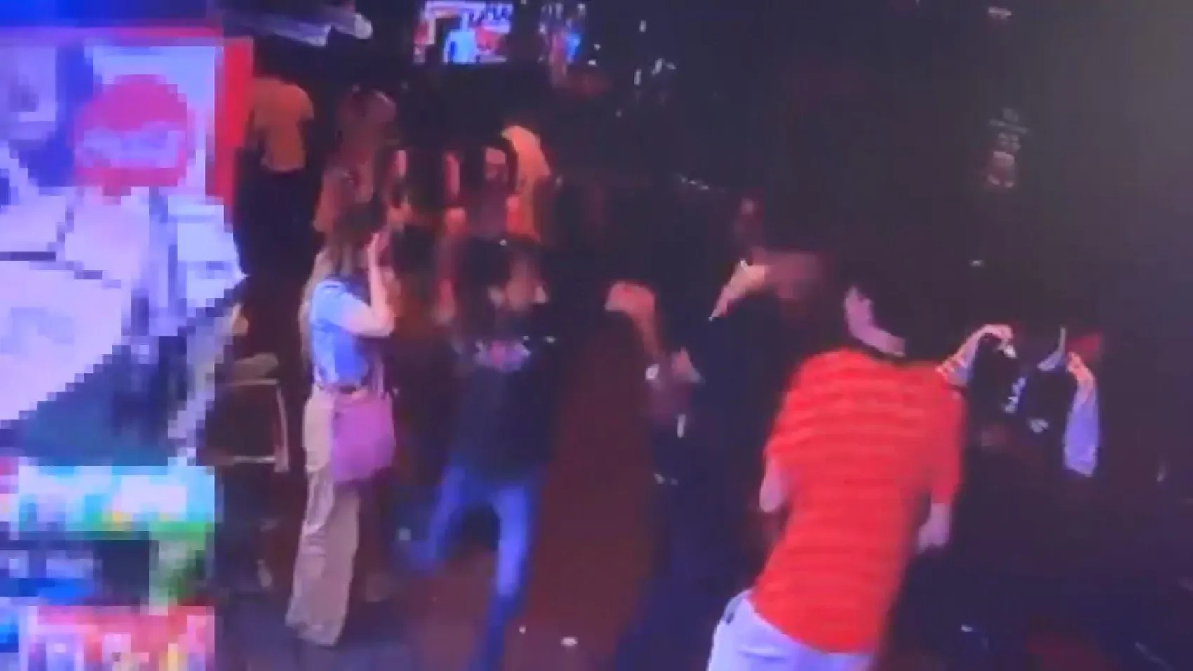 Beyoğlu’nda el çabukluğuyla telefon çalan yankesici yakayı ele verdi