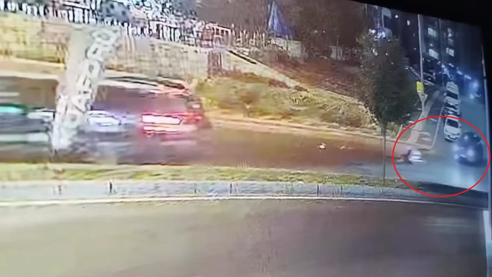 Diyarbakır'da kuryenin ölümle burun buruna geldiği anlar kamerada