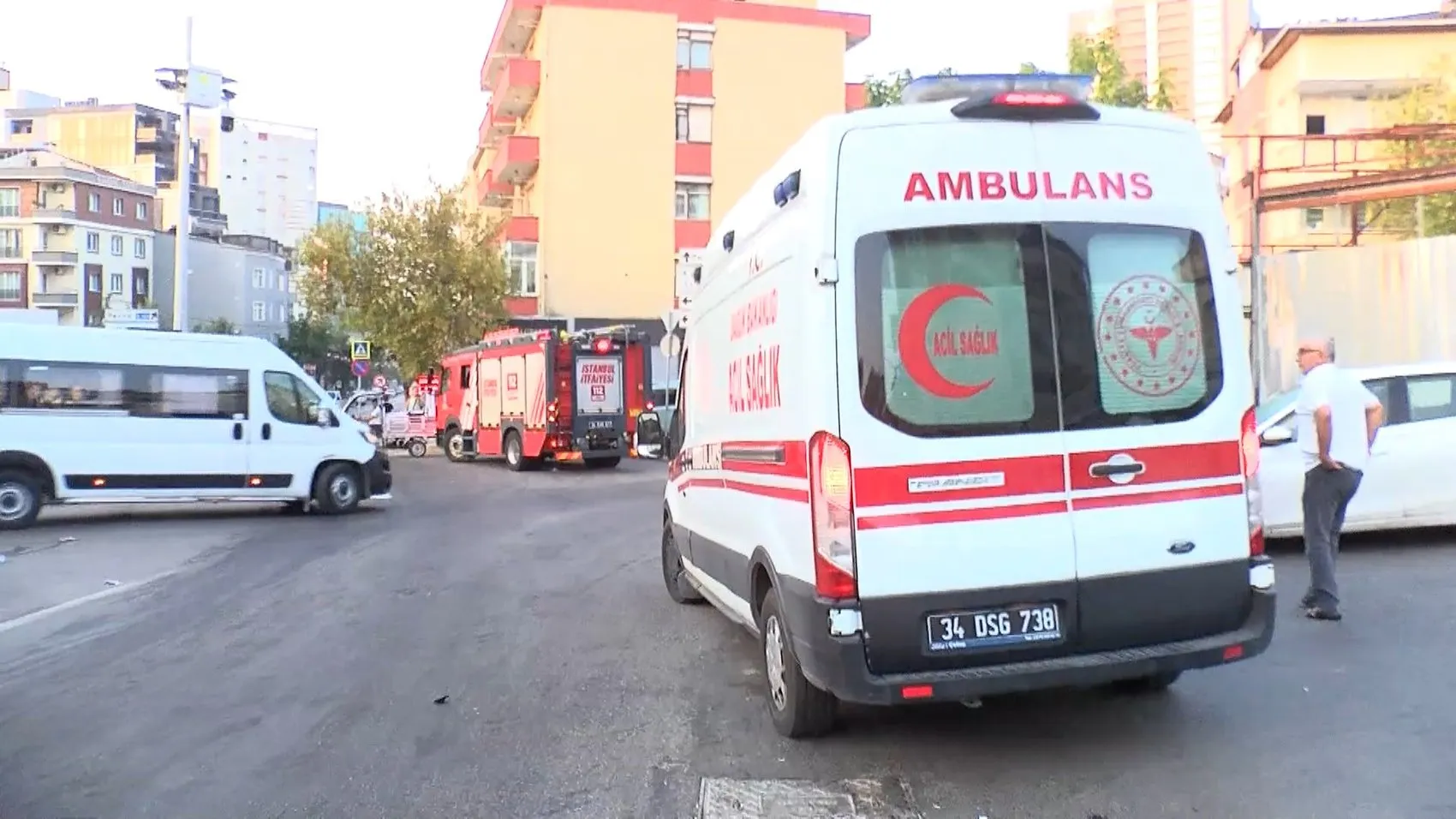 Kartal’da sabah vakti yarış dehşeti 3 araç hurdaya döndü