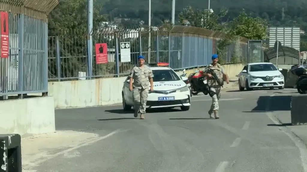 Yalova semalarında eğitim uçuşu yapan F16 düştü
