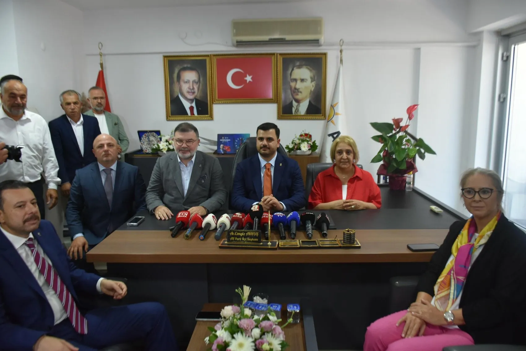 AK Parti Menderes Belediye Başkanı'nın partiye katılma talebini reddetti