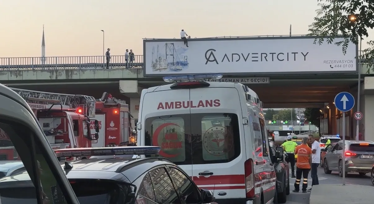 Şişli’de üst geçide çıkan vatandaş müzakereci polisle ikna edildi
