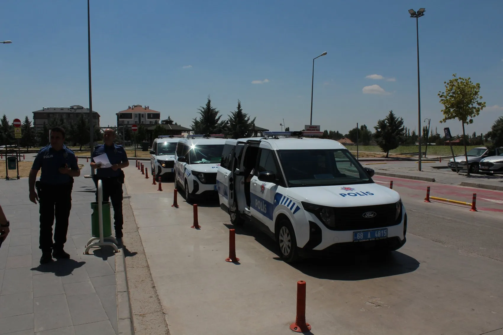 Aksaray'da evinde oturan kadın sokaktan açılan ateşle yaralandı