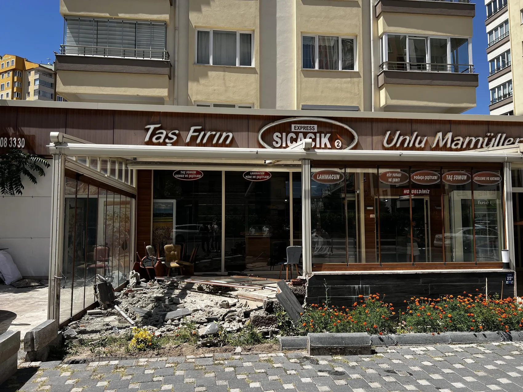 Kayseri'de trafik kazası fırını yıktı