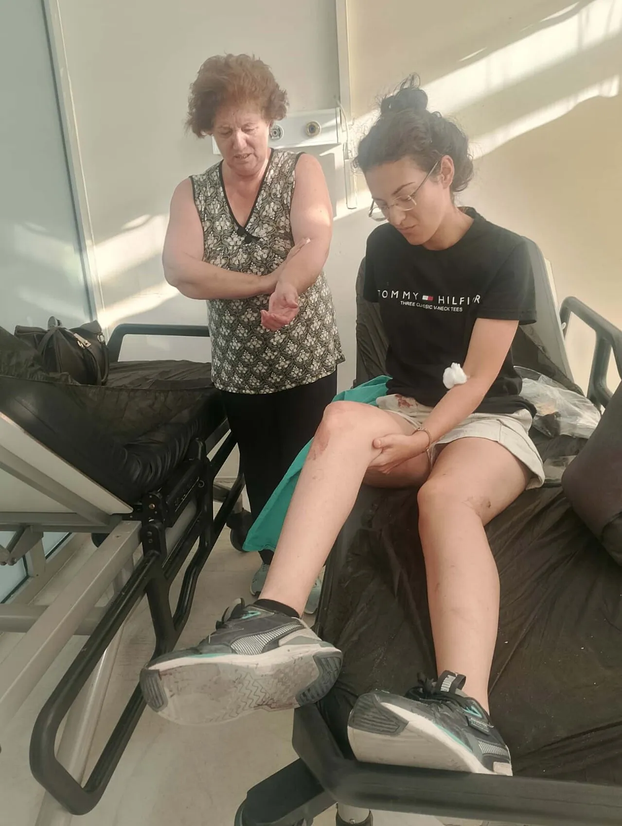 Kuşadası'nda evini kontrol etmeye giden aileye dehşet dolu saldırı