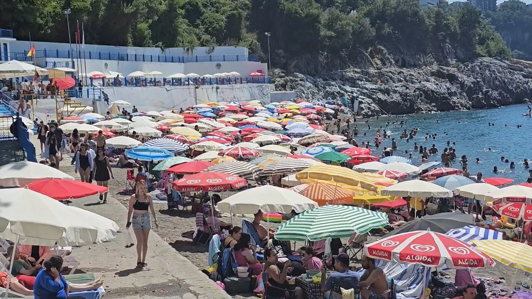 Zonguldak plajlarında 127 kişi ölümden döndü