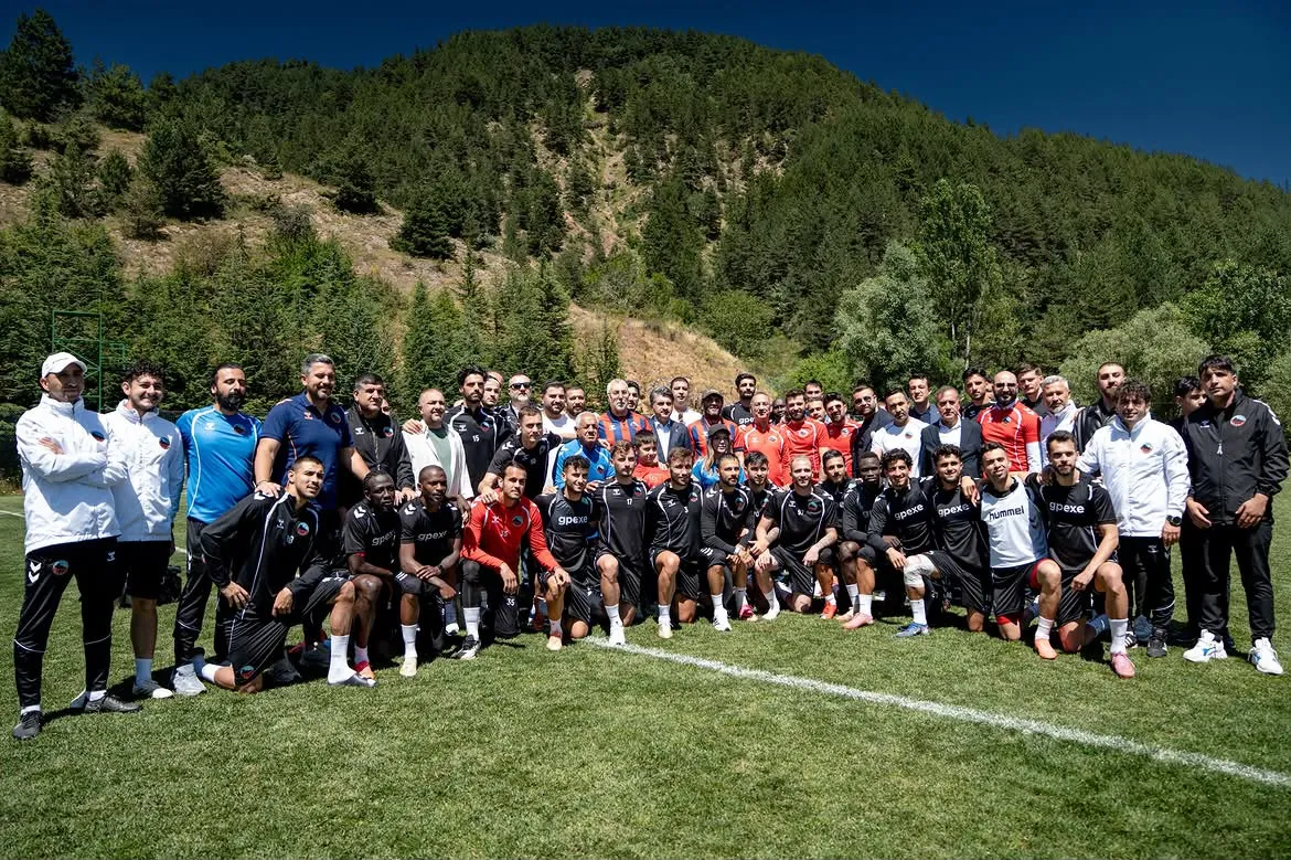 Bakan Işıkhan Gerede kampında futbolcularla bir araya geldi