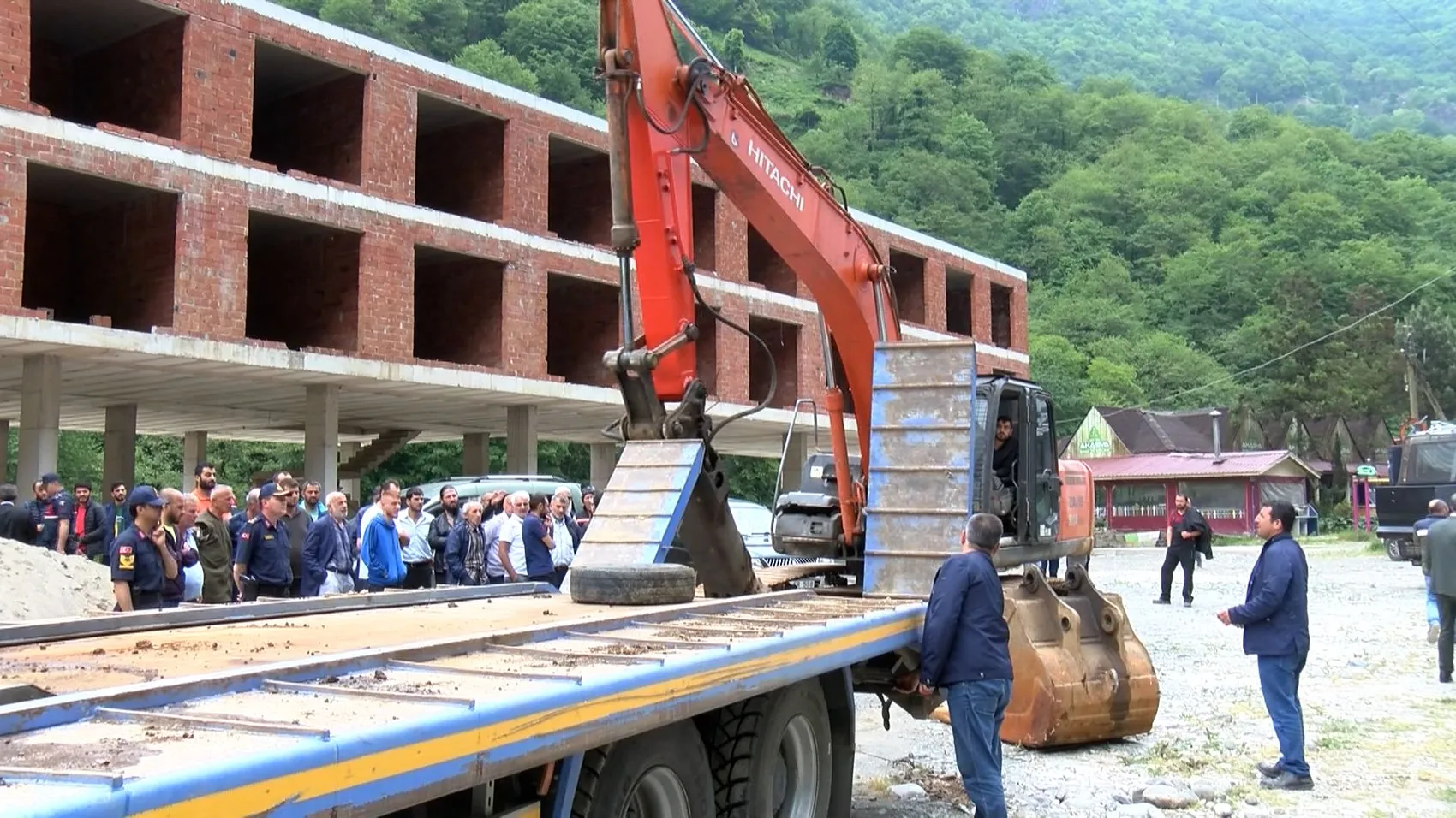 Rize’de kaçak yapıların yıkım korkusu bitti