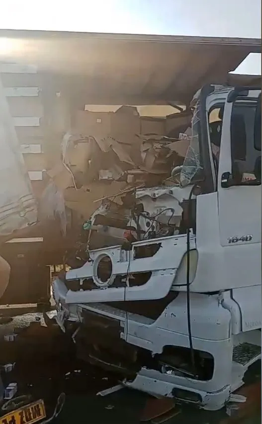 TAG Otoyolu'nda TIR kazası İki sürücü hastanelik oldu