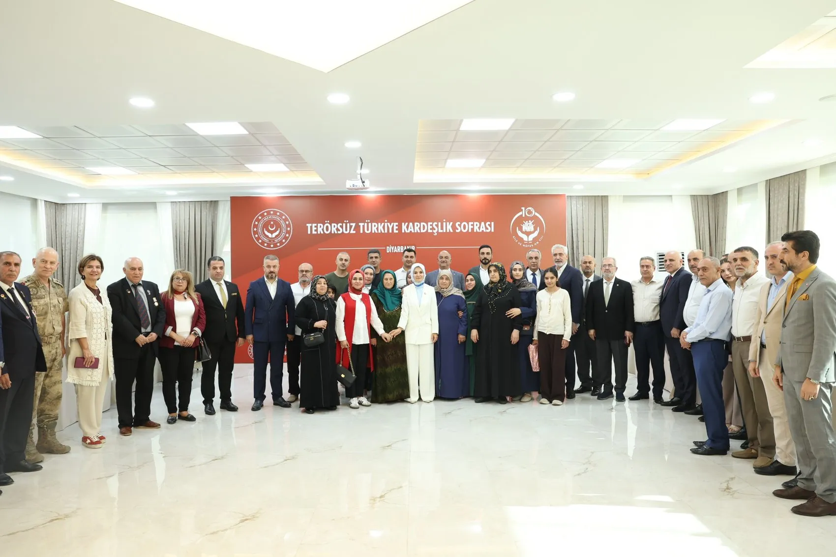 Bakan Göktaş şehit yakınlarına seslendi Terörsüz Türkiye kararlılığı tam