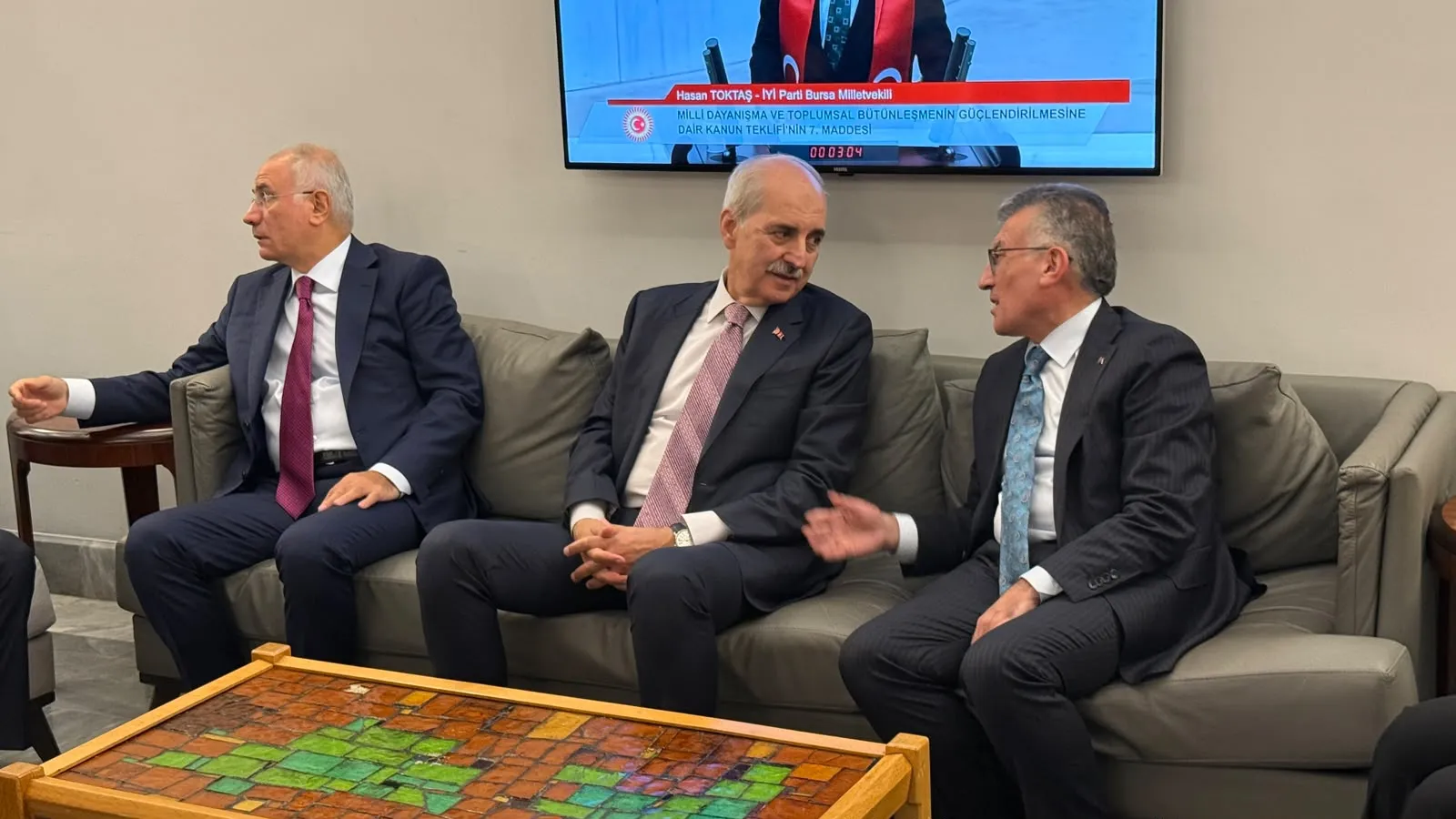 Kurtulmuş'tan Genel Kurul'da Kulis Diplomasisi İktidar ve Muhalefet Kapı Kapı Gezildi