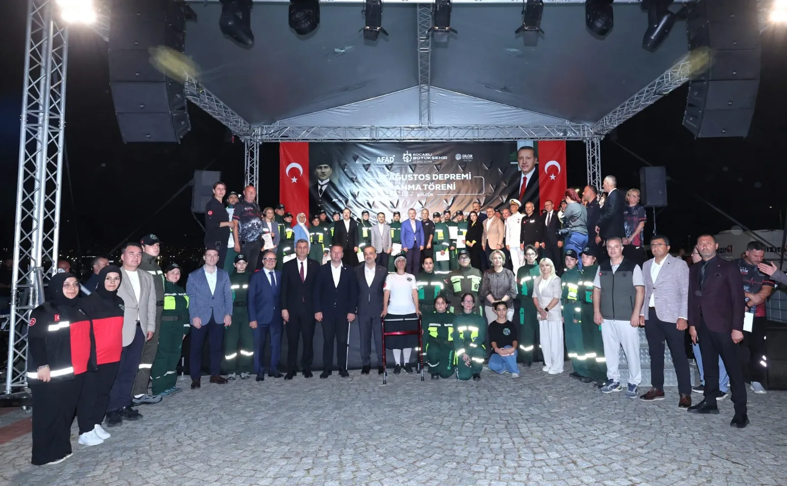17 Ağustos depreminin acısı Gölcük sahilinde yeniden hatırlandı