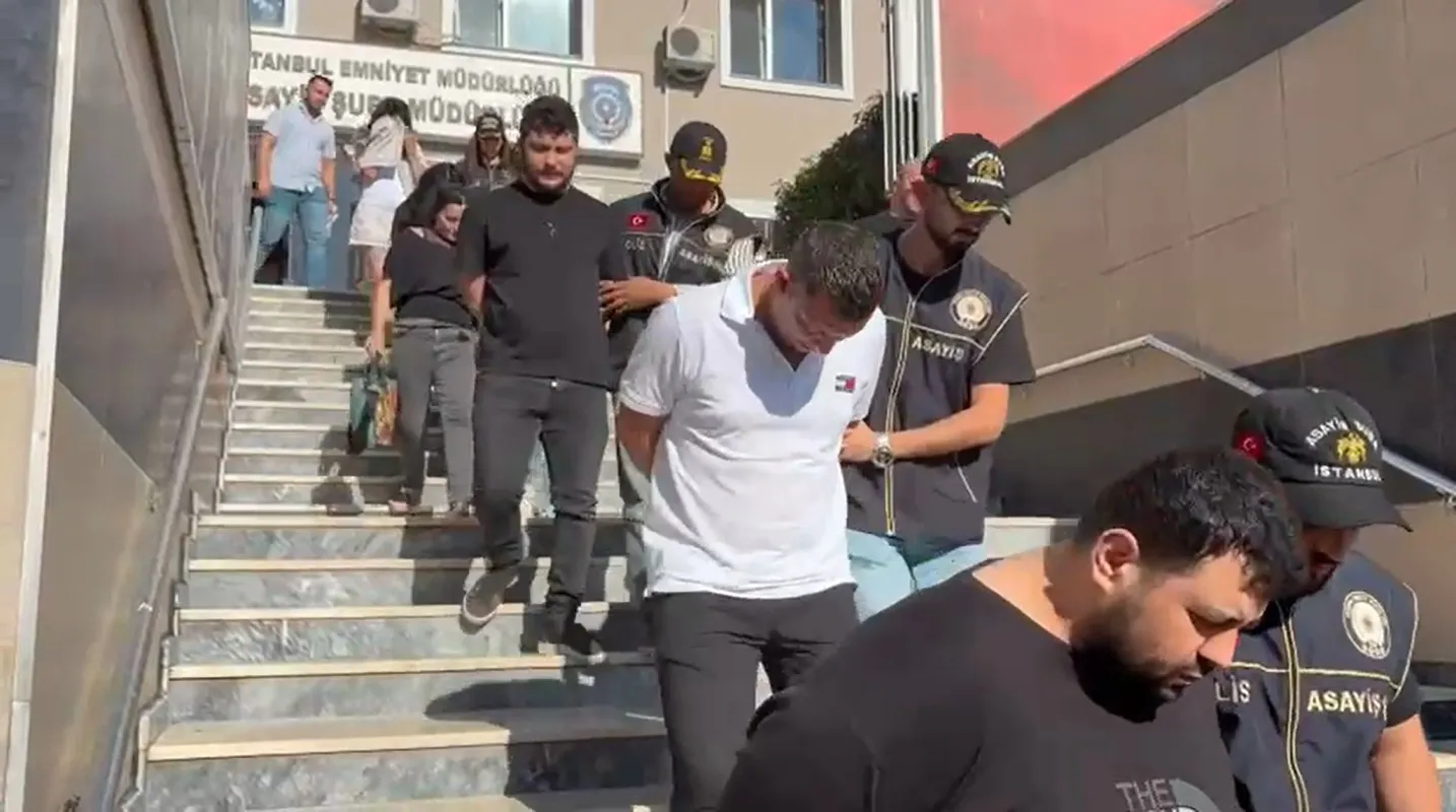 İstanbul’da Masaj Salonu Maskesiyle Fuhuş Çetesi Çökertildi 6 Şüpheli Adliyede