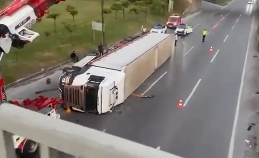 Gebze trafiğini kilitleyen TIR kazası