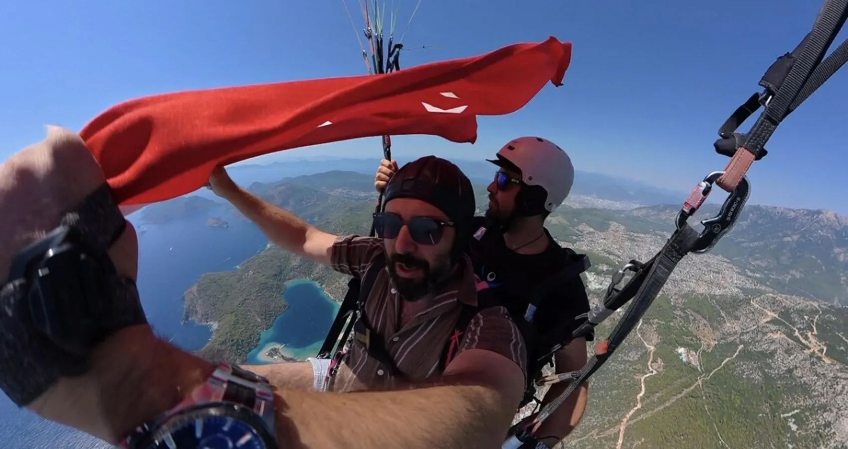 Gökyüzünde 1071 metrede anlamlı selam: Zafer Bayramı için özel atlayış