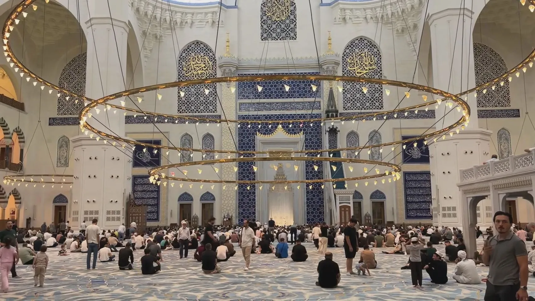 Çamlıca Camisi'nde kandil gecesi doldu taştı