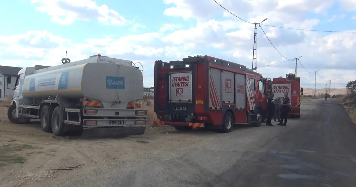 Silivri’de otluk alandaki yangın yerleşim yerlerine sıçradı