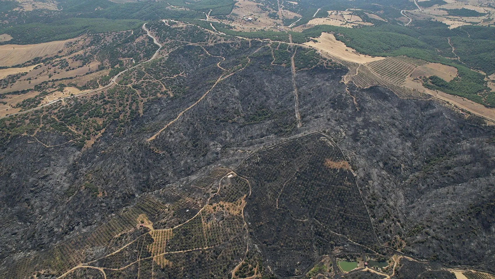 Manisa Kula yangını geride büyük bir enkaz bıraktı