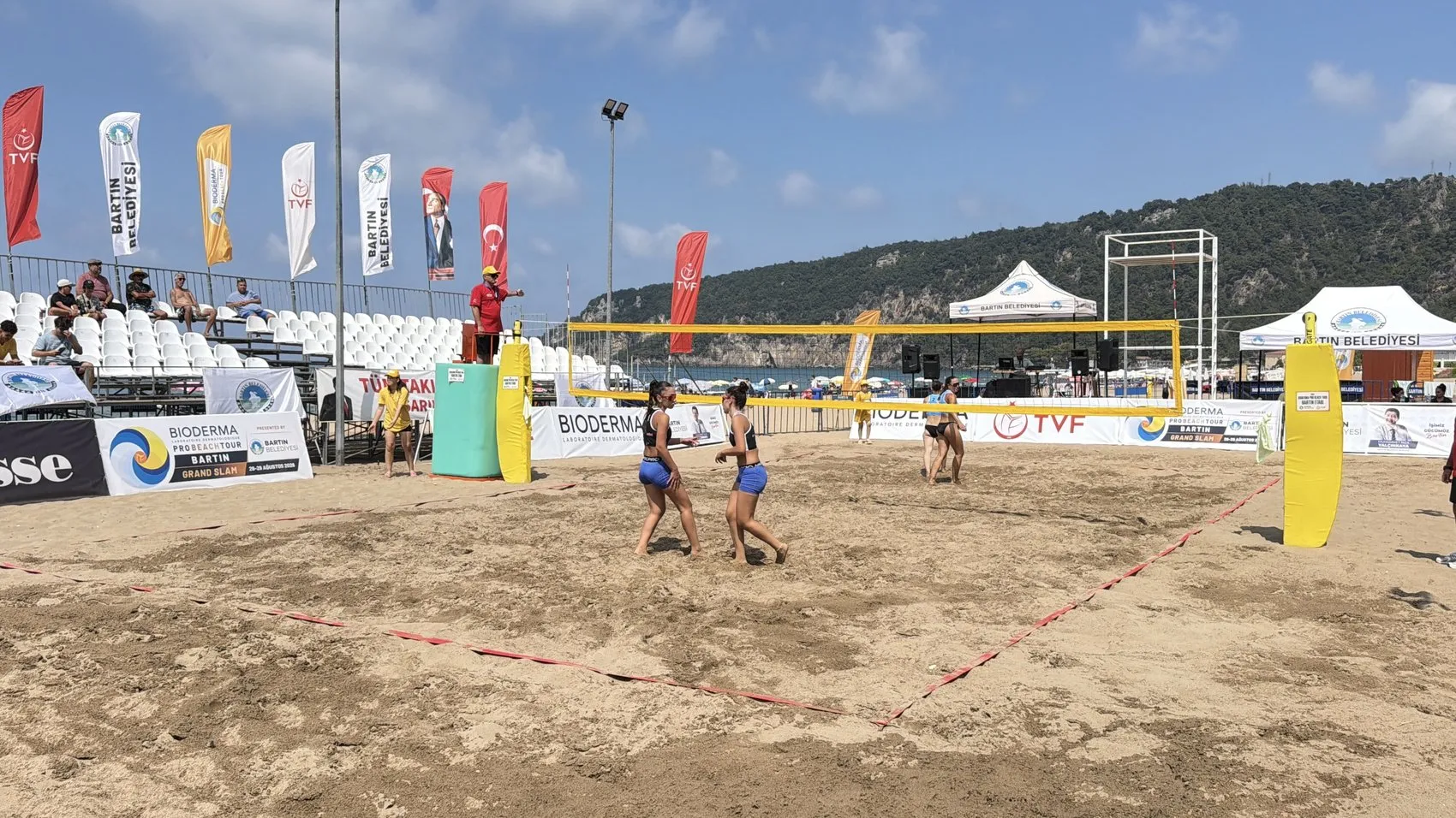 İnkumu'nda 3 gün sürecek plaj voleybolu şöleni başladı