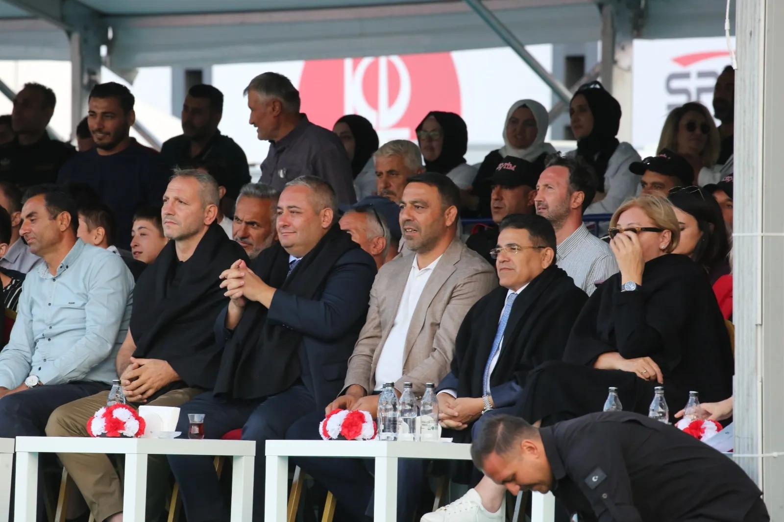 Minderin efendisi Feyzullah Aktürk dünyayı dize getirdi